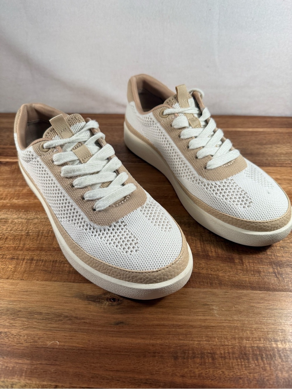 Vionic Galia Women's Knit Casual Sneakers White/Tan Size 6 - Picture 11 of 11
